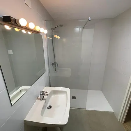 Puerto Deportivo Beachfront: Renovated Seaside Retreat Apartment Hospitalet De L'Infant