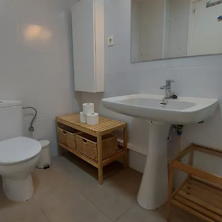 Puerto Deportivo Beachfront: Renovated Seaside Retreat * Hospitalet De L'Infant