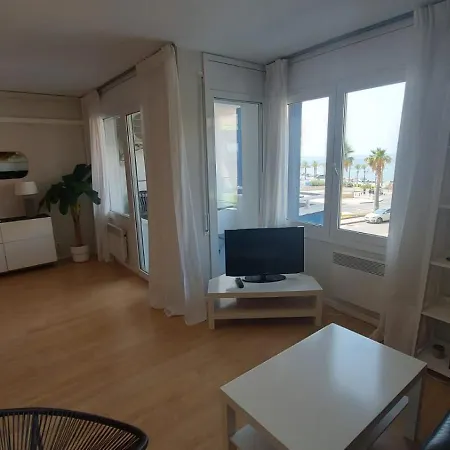 1ª Linea Reformado Y Frente Al Puerto Deportivo Firmamos Contrato Si El Cliente Lo Solicita Aunque Es Necesario Hacer La Reserva Poder Comunicarse Appartamento Hospitalet De L'Infant